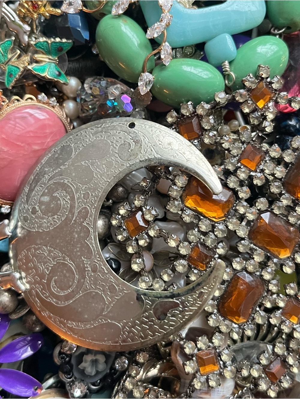 Vintage Junk Jewelry Parts Take-Out Boxes - Picture 10 of 16